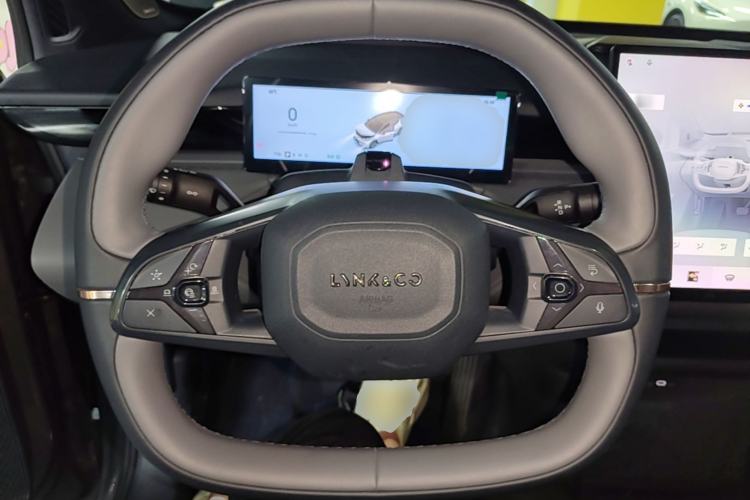 Used Lynk & Co Z20 2025 530 km Range Rear-Wheel Drive Max Steering Wheel