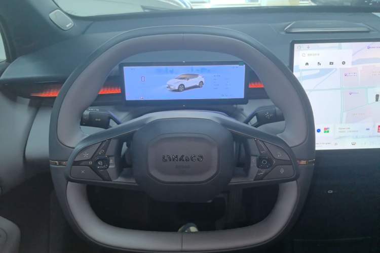 Used Lynk & Co Z20 2025 530 km Range Rear-Wheel Drive Pro Steering Wheel