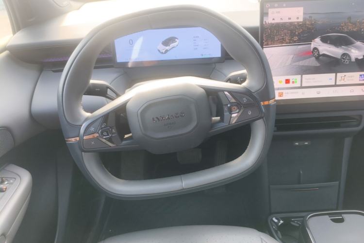 Used Lynk & Co Z20 2025 530 km Range Rear-Wheel Drive Pro Steering Wheel