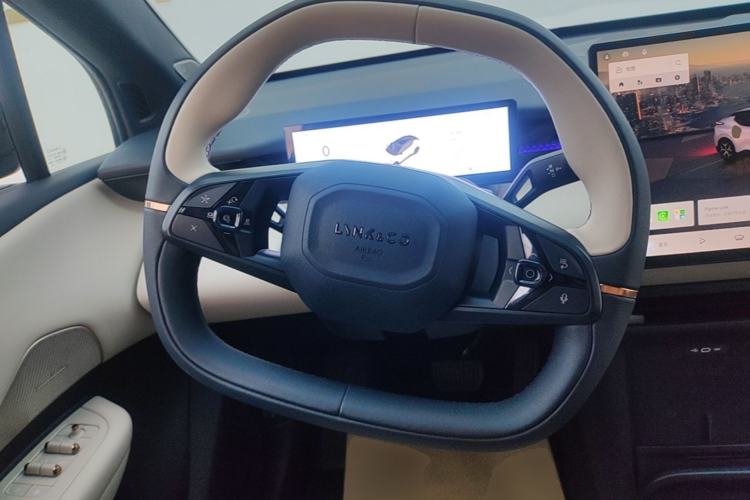 Used Lynk & Co Z20 2025 530 km Range Rear-Wheel Drive Pro Steering Wheel
