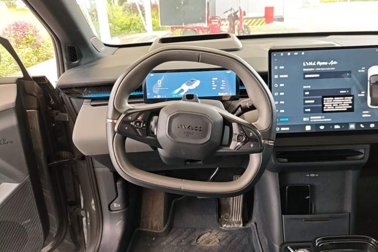 Used Lynk & Co Z20 2025 530 km Range Rear-Wheel Drive Max Steering Wheel