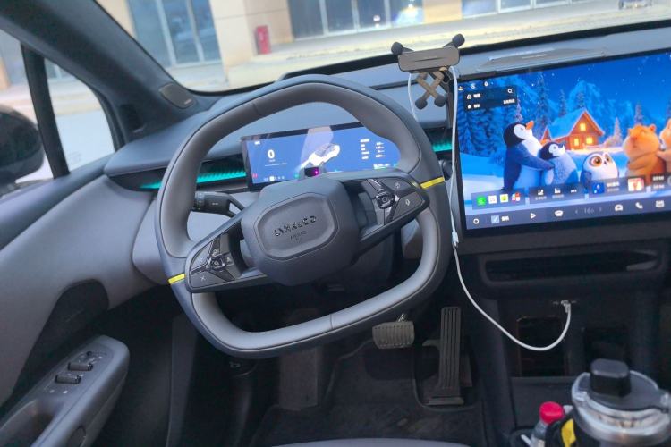 Used Lynk & Co Z20 2025 530 km Range Rear-Drive Max "Chasing the Sun" Edition Steering Wheel