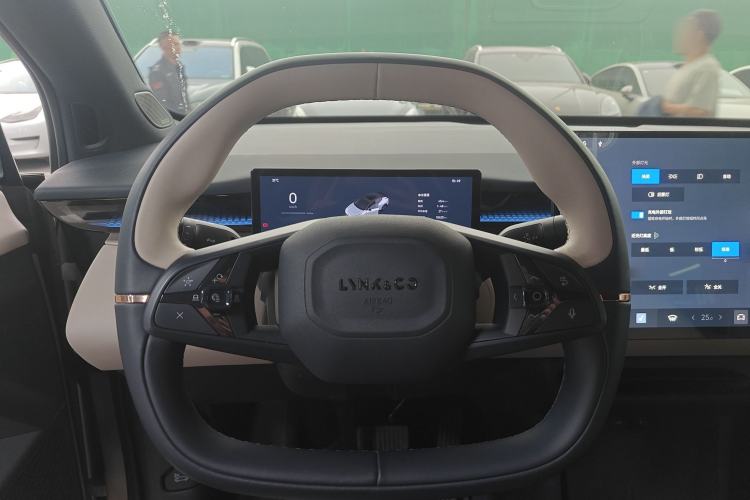 Used Lynk & Co Z20 2025 530 km Range Rear-Wheel Drive Pro Steering Wheel
