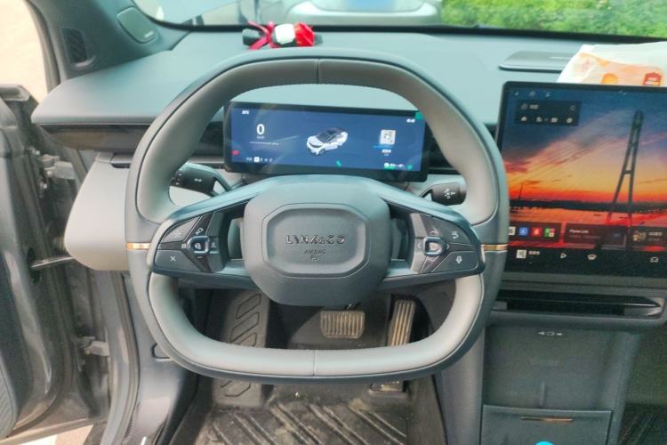 Used Lynk & Co Z20 2025 530 km Range Rear-Wheel Drive Pro Steering Wheel
