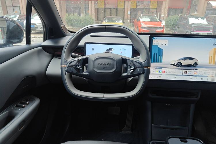 Used Lynk & Co Z20 2025 530 km Range Rear-Wheel Drive Max Steering Wheel