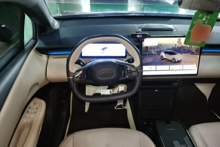 Used Lynk & Co Z20 2025 530 km Range Rear-Wheel Drive Pro Steering Wheel
