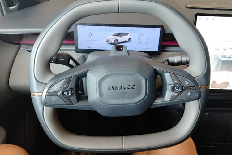 Used Lynk & Co Z20 2025 530 km Range Rear-Wheel Drive Max Steering Wheel