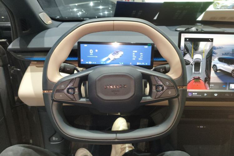 Used Lynk & Co Z20 2025 530 km Range Rear-Wheel Drive Pro Steering Wheel