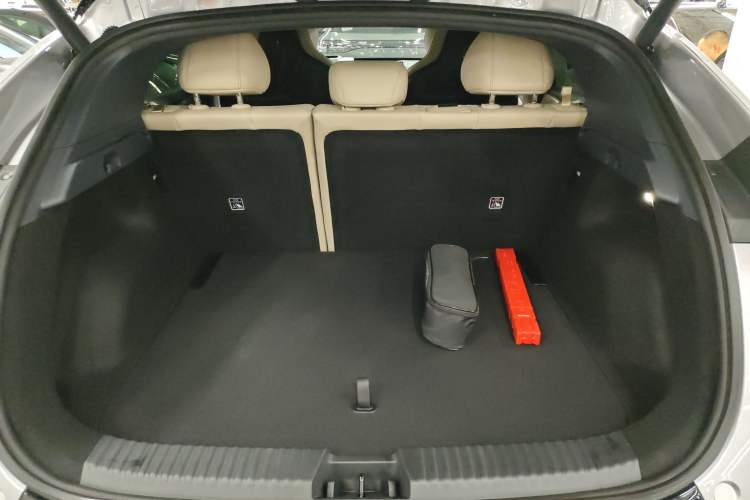 Used Lynk & Co Z20 2025 530 km Range Rear-Wheel Drive Max Trunk