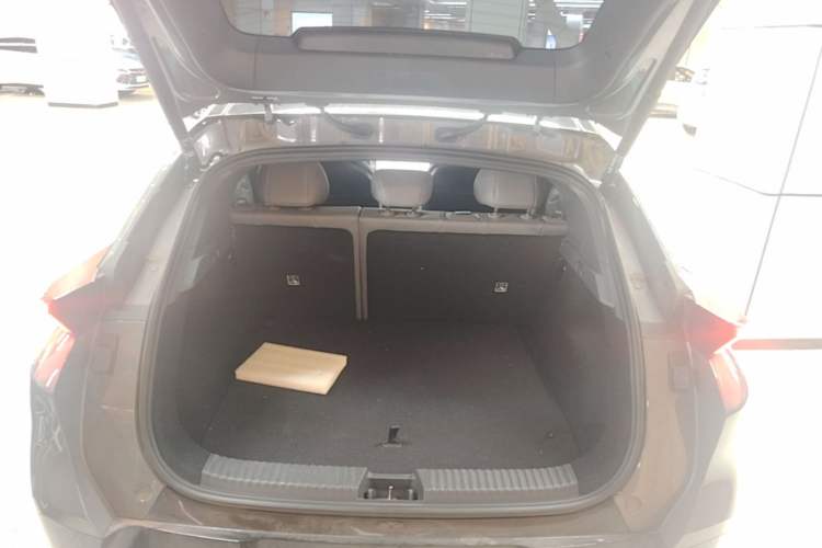 Used Lynk & Co Z20 2025 530 km Range Rear-Wheel Drive Pro Trunk