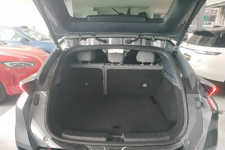Used Lynk & Co Z20 2025 530 km Range Rear-Wheel Drive Max Trunk