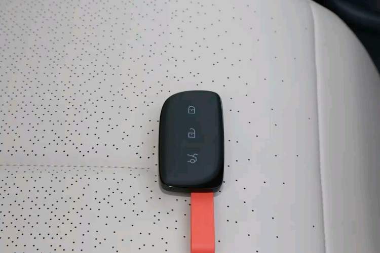 Used Lynk & Co Z20 2025 530 km Range Rear-Wheel Drive Max Vehicle Key