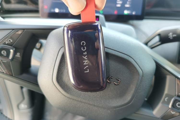 Used Lynk & Co Z20 2025 530 km Range Rear-Drive Max "Chasing the Sun" Edition Vehicle Key