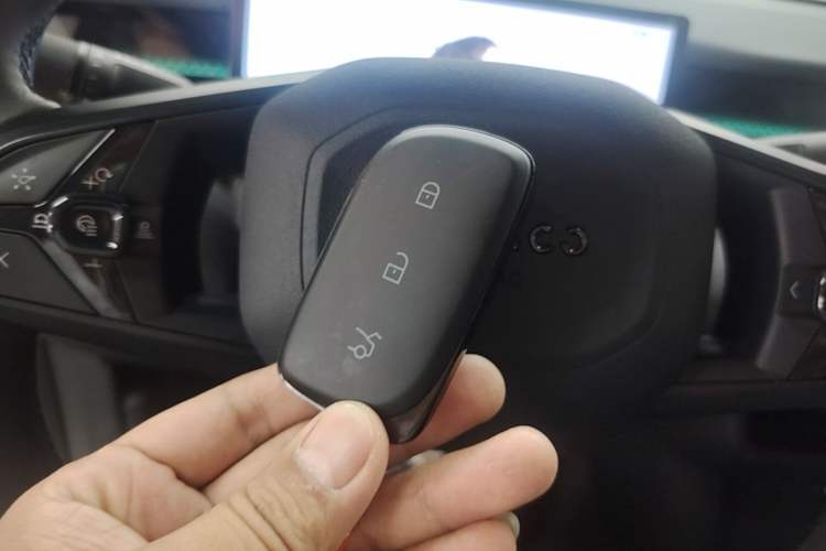 Used Lynk & Co Z20 2025 530 km Range Rear-Wheel Drive Pro Vehicle Key