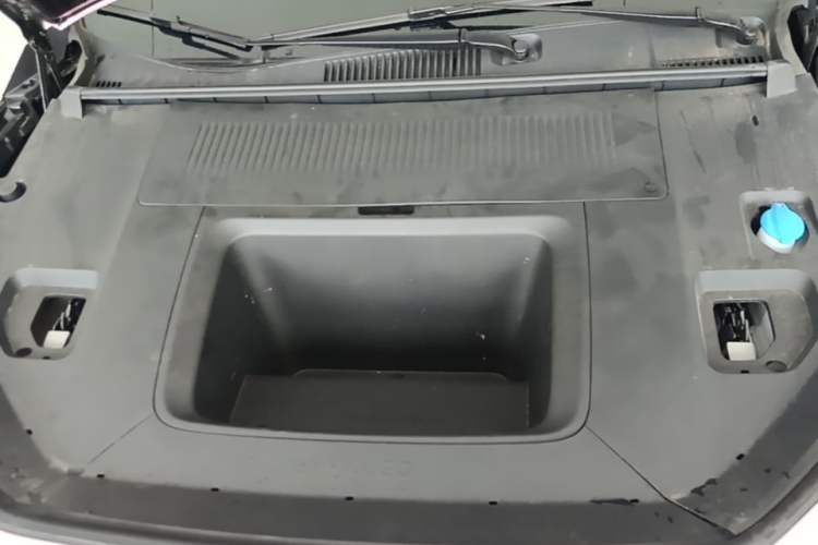 Used Lynk & Co Z20 2025 530 km Range Rear-Wheel Drive Max Engine Bay