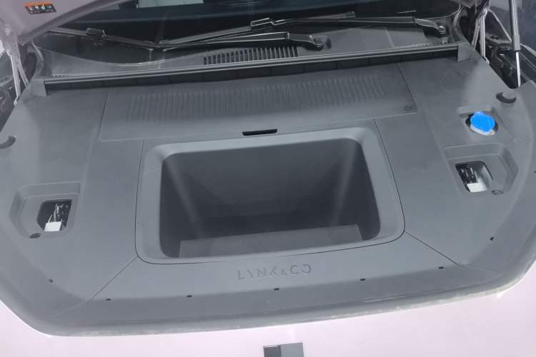 Used Lynk & Co Z20 2025 530 km Range Rear-Wheel Drive Pro Engine Bay
