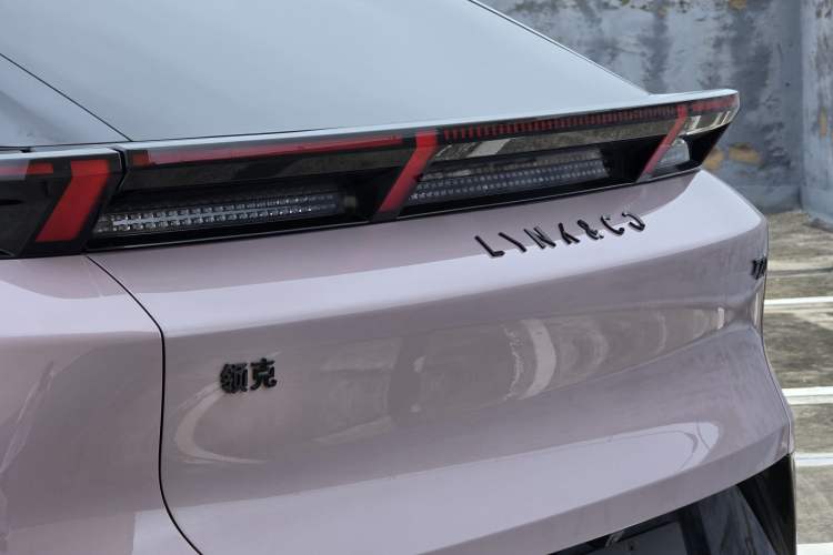 Used Lynk & Co Z20 2025 530 km Range Rear-Wheel Drive Max Exterior 8