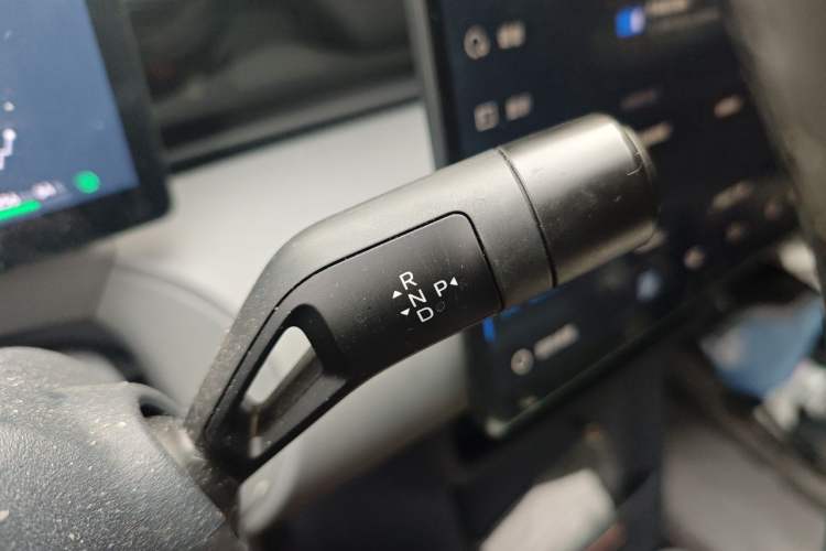 Used Lynk & Co Z20 2025 530 km Range Rear-Wheel Drive Pro Gear Lever