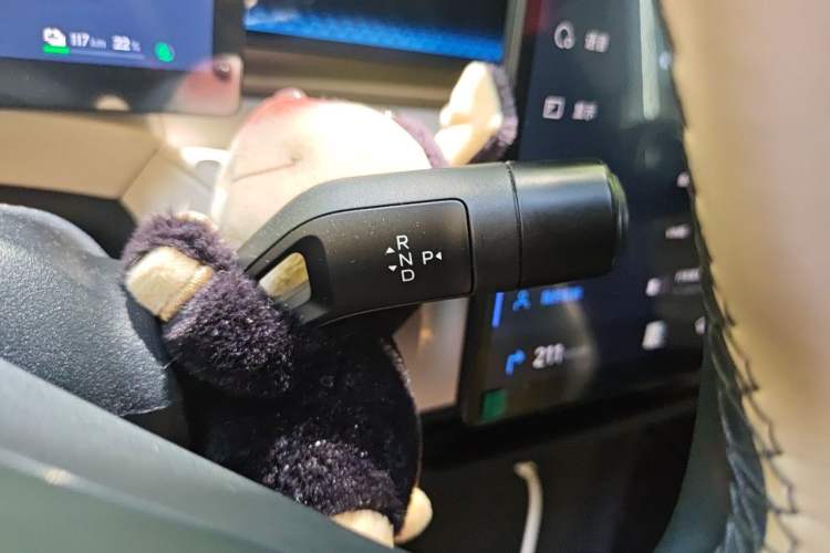 Used Lynk & Co Z20 2025 530 km Range Rear-Wheel Drive Pro Gear Lever