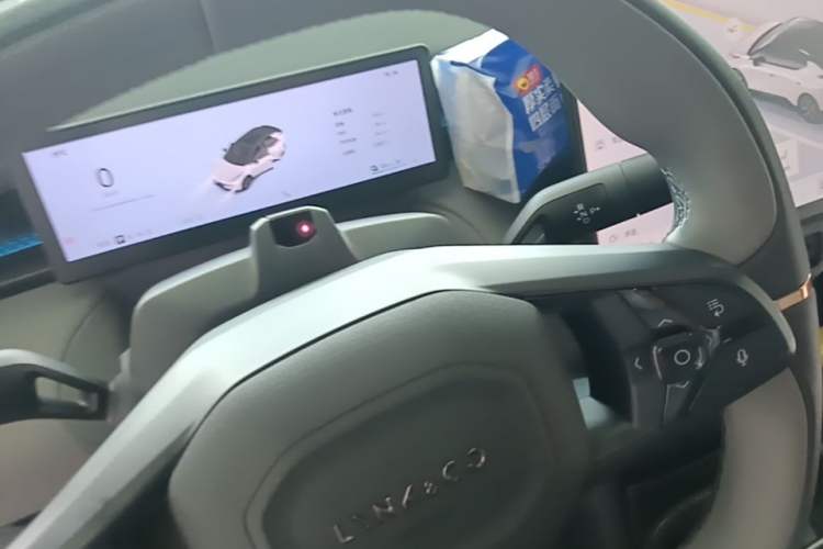 Used Lynk & Co Z20 2025 530 km Range Rear-Wheel Drive Max Gear Lever