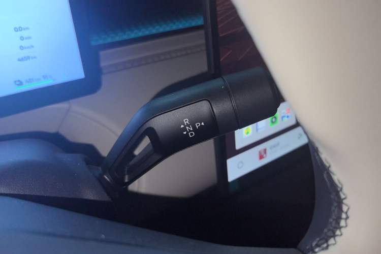 Used Lynk & Co Z20 2025 530 km Range Rear-Wheel Drive Pro Gear Lever