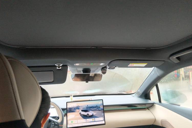 Used Lynk & Co Z20 2025 530 km Range Rear-Wheel Drive Pro Headliner