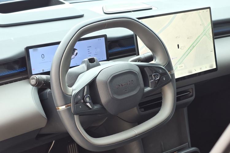 Used Lynk & Co Z20 2025 530 km Range Rear-Wheel Drive Max Interior 2