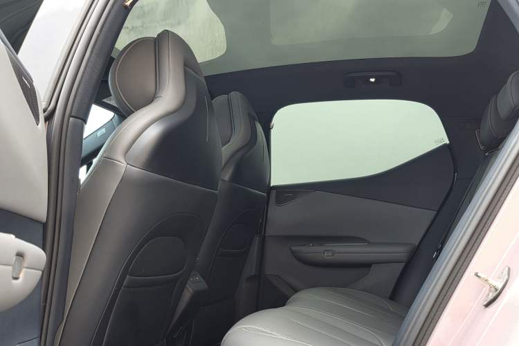 Used Lynk & Co Z20 2025 530 km Range Rear-Wheel Drive Max Interior 3