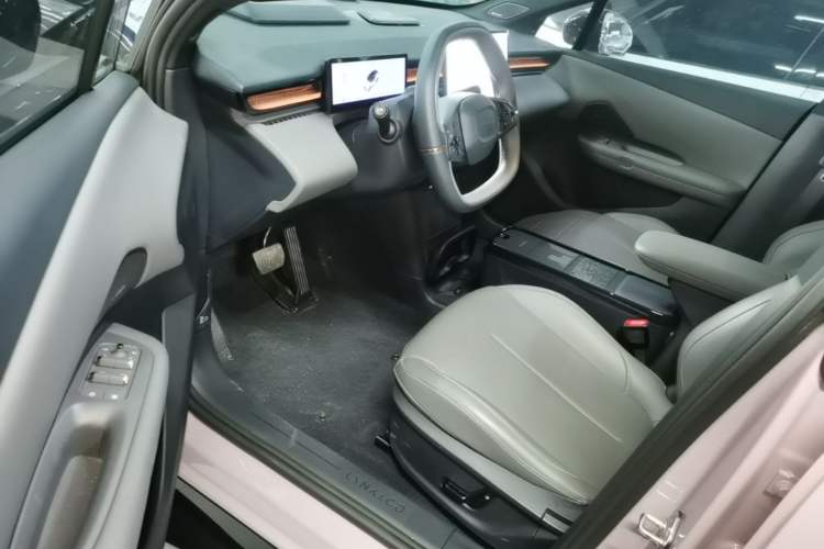 Used Lynk & Co Z20 2025 530 km Range Rear-Wheel Drive Max Left Front Seat