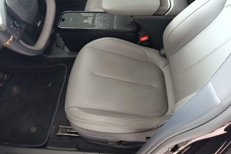 Used Lynk & Co Z20 2025 530 km Range Rear-Wheel Drive Max Left Front Seat