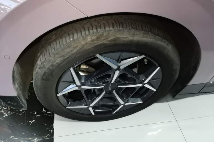 Used Lynk & Co Z20 2025 530 km Range Rear-Wheel Drive Max Left Front Wheel Hub