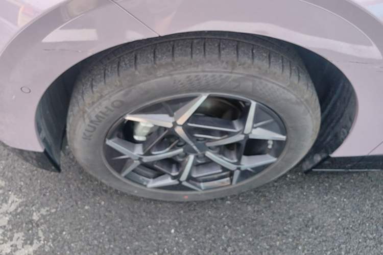 Used Lynk & Co Z20 2025 530 km Range Rear-Wheel Drive Pro Left Front Wheel Hub