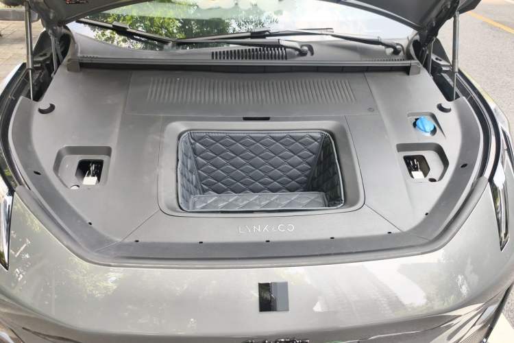 Used Lynk & Co Z20 2025 530 km Range Rear-Wheel Drive Max Engine Bay