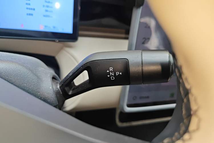 Used Lynk & Co Z20 2025 530 km Range Rear-Wheel Drive Pro Gear Lever