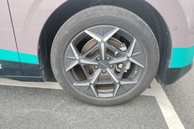 Used Lynk & Co Z20 2025 530 km Range Rear-Wheel Drive Max Right Front Wheel Hub