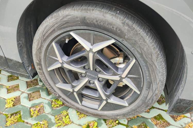 Used Lynk & Co Z20 2025 530 km Range Rear-Wheel Drive Max Right Front Wheel Hub