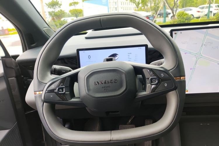 Used Lynk & Co Z20 2025 530 km Range Rear-Wheel Drive Max Steering Wheel