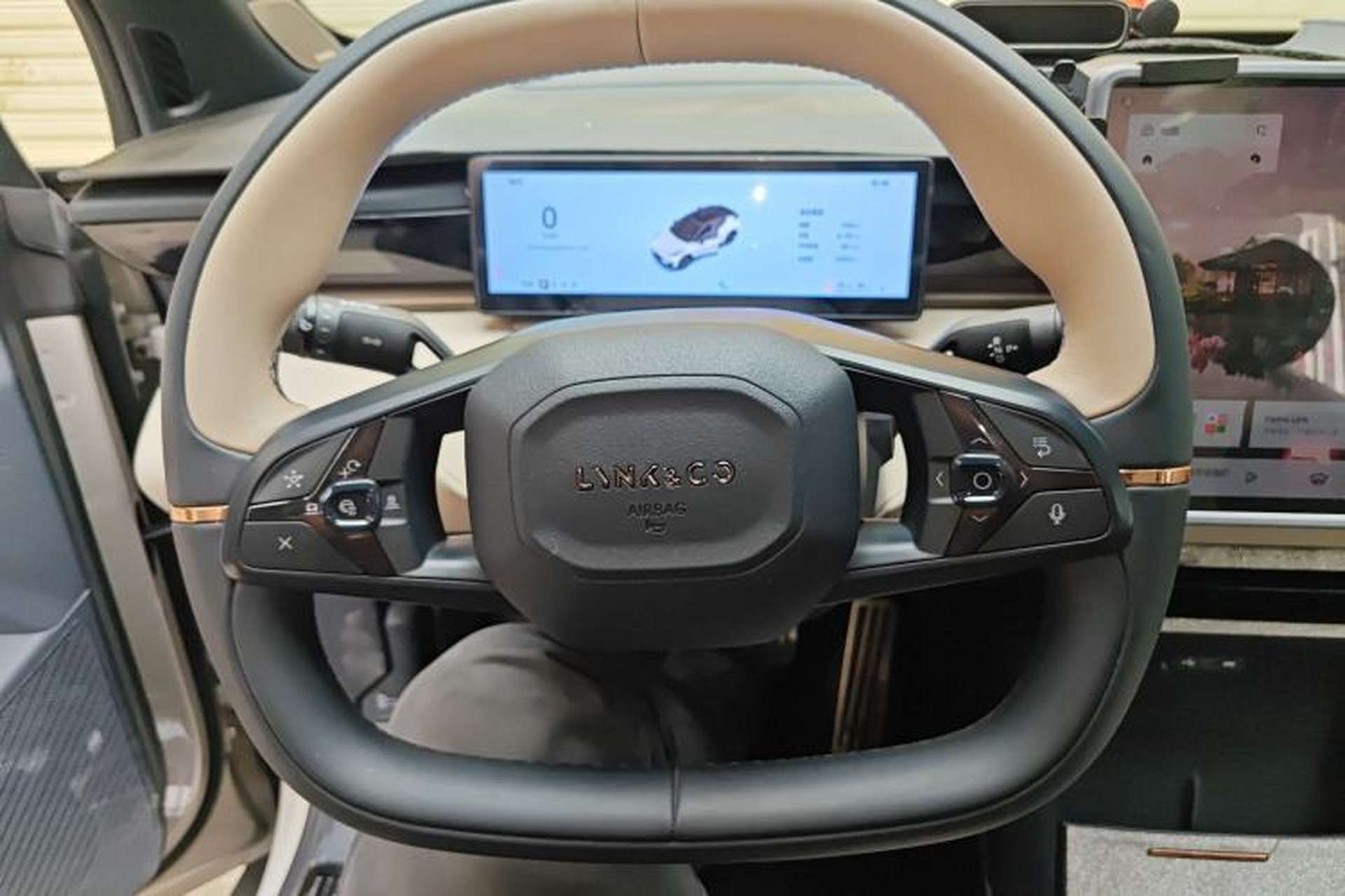 Used Lynk & Co Z20 2025 530 km Range Rear-Wheel Drive Pro Steering Wheel