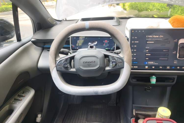 Used Lynk & Co Z20 2025 530 km Range Rear-Wheel Drive Max Steering Wheel