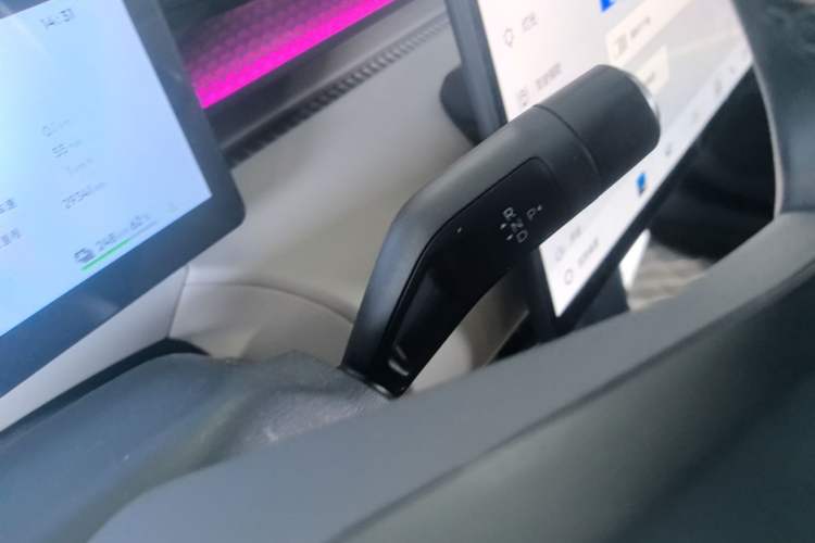 Used Lynk & Co Z20 2025 530 km Range Rear-Wheel Drive Pro Gear Lever