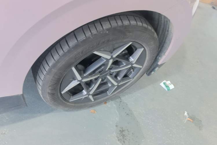 Used Lynk & Co Z20 2025 530 km Range Rear-Wheel Drive Pro Right Rear Wheel Hub