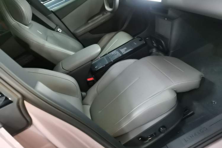 Used Lynk & Co Z20 2025 530 km Range Rear-Wheel Drive Max Right Front Seat