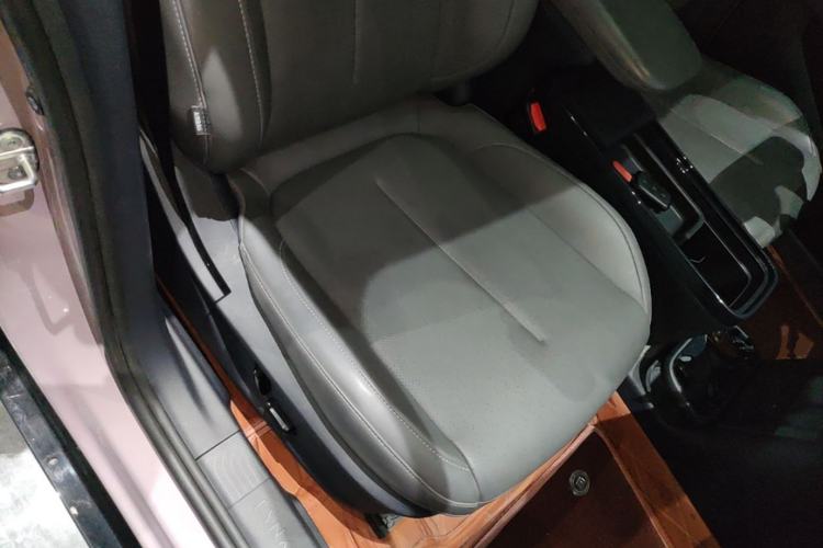 Used Lynk & Co Z20 2025 530 km Range Rear-Wheel Drive Pro Right Front Seat