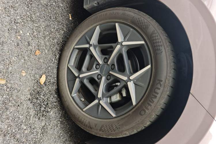 Used Lynk & Co Z20 2025 530 km Range Rear-Wheel Drive Pro Right Front Wheel Hub