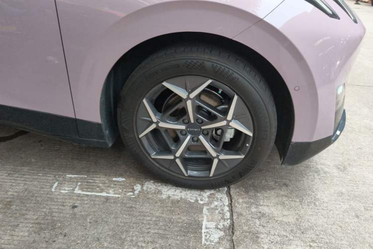 Used Lynk & Co Z20 2025 530 km Range Rear-Wheel Drive Pro Right Front Wheel Hub