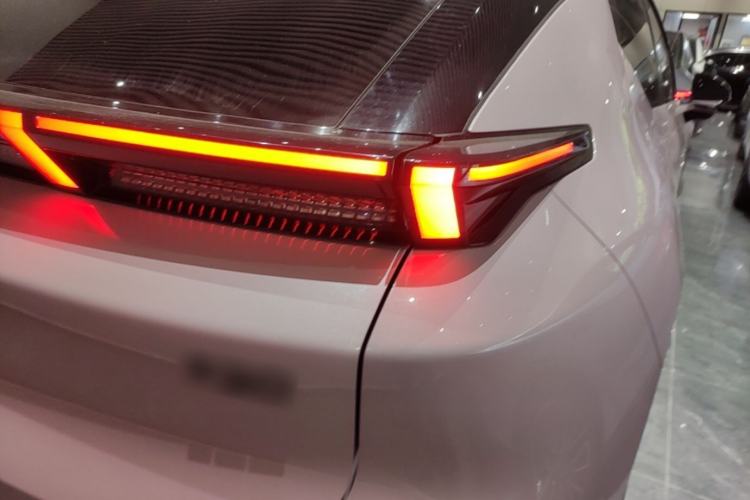 Used Lynk & Co Z20 2025 530 km Range Rear-Wheel Drive Pro Right Rear Taillight