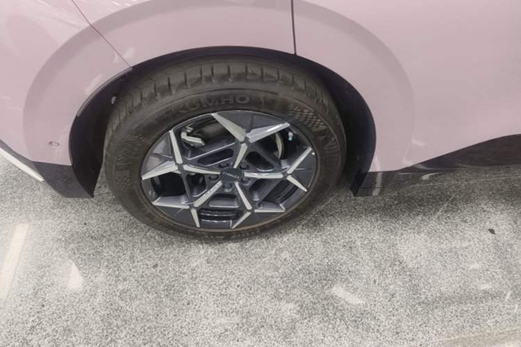 Used Lynk & Co Z20 2025 530 km Range Rear-Wheel Drive Pro Right Rear Wheel Hub