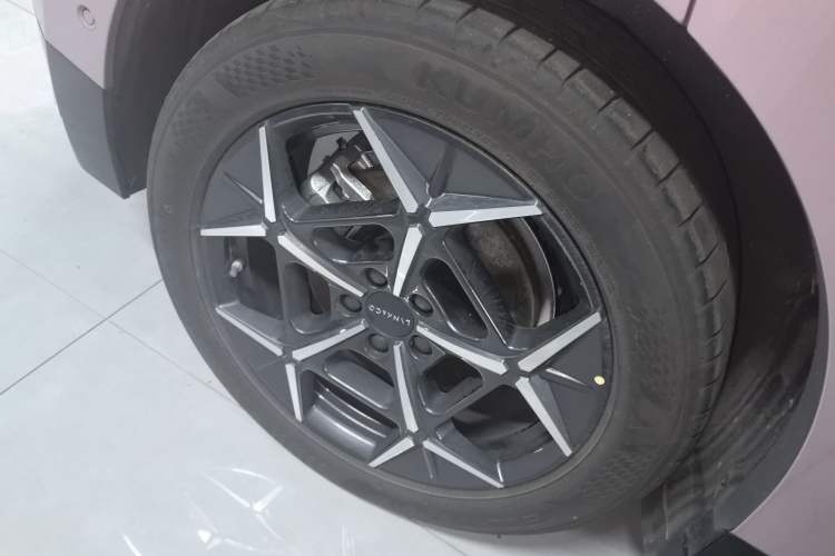 Used Lynk & Co Z20 2025 530 km Range Rear-Wheel Drive Pro Right Rear Wheel Hub
