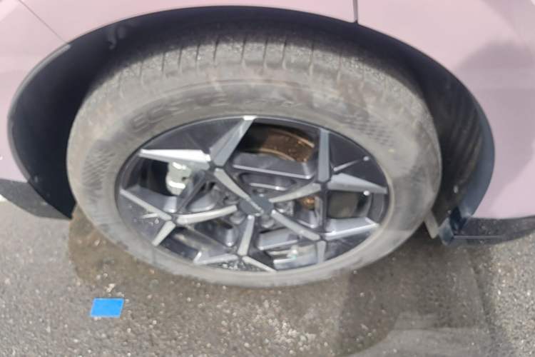 Used Lynk & Co Z20 2025 530 km Range Rear-Wheel Drive Pro Right Rear Wheel Hub