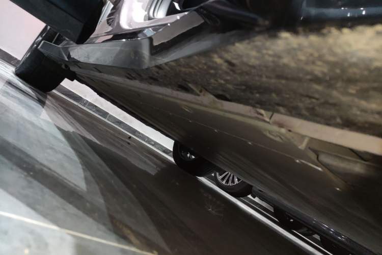 Used Lynk & Co Z20 2025 530 km Range Rear-Wheel Drive Pro Right Side Sill